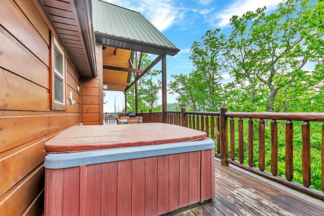 Spectacular Cabin W Mountain Views, Hot Tub, Bbq, Free Wifi, Community Pool And Fishing Pond Access Villa Sevierville Exterior photo